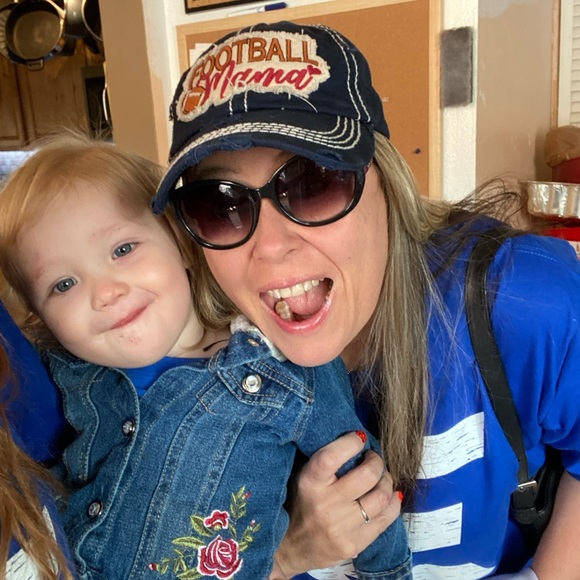 Silent Show! Come Hang! 😱😘🥰 - Picture 6 of 7